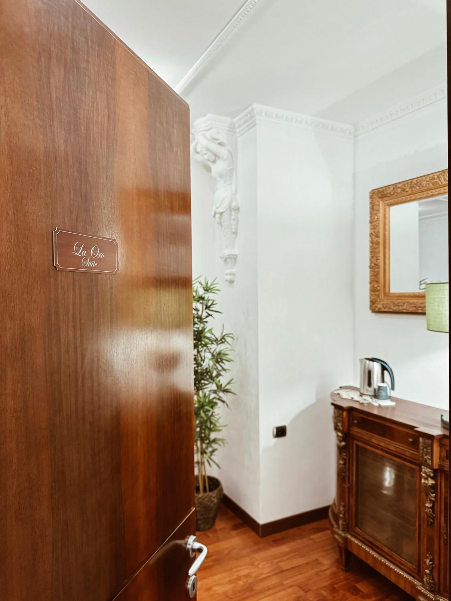 Residenza Tritone Luxury Trevi Fountain Rom
