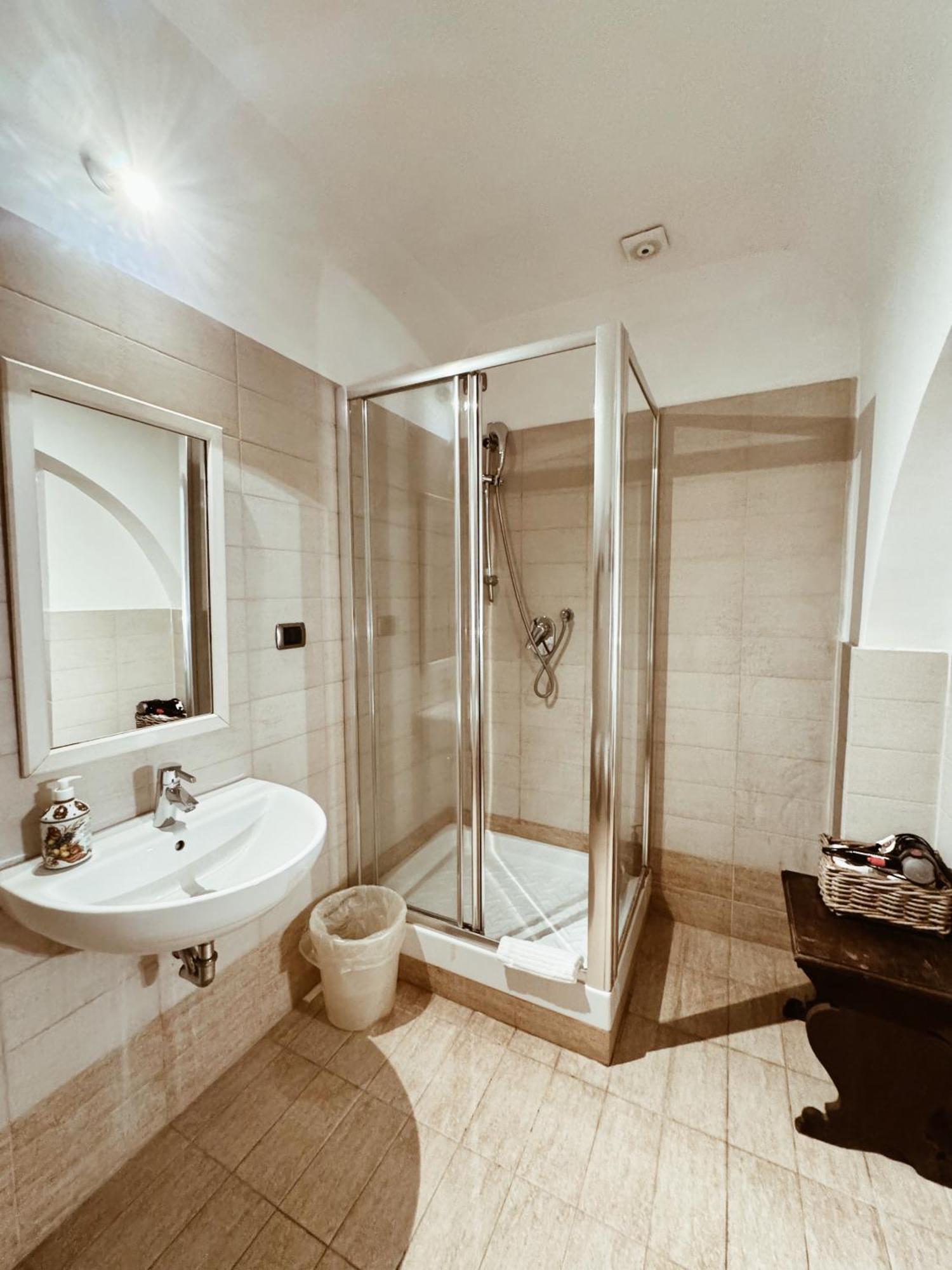 Residenza Tritone A Fontana Di Trevi Affittacamere *